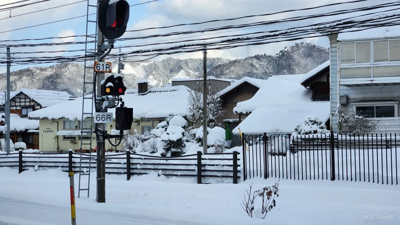 鐵路區域都被覆蓋著厚厚的積雪