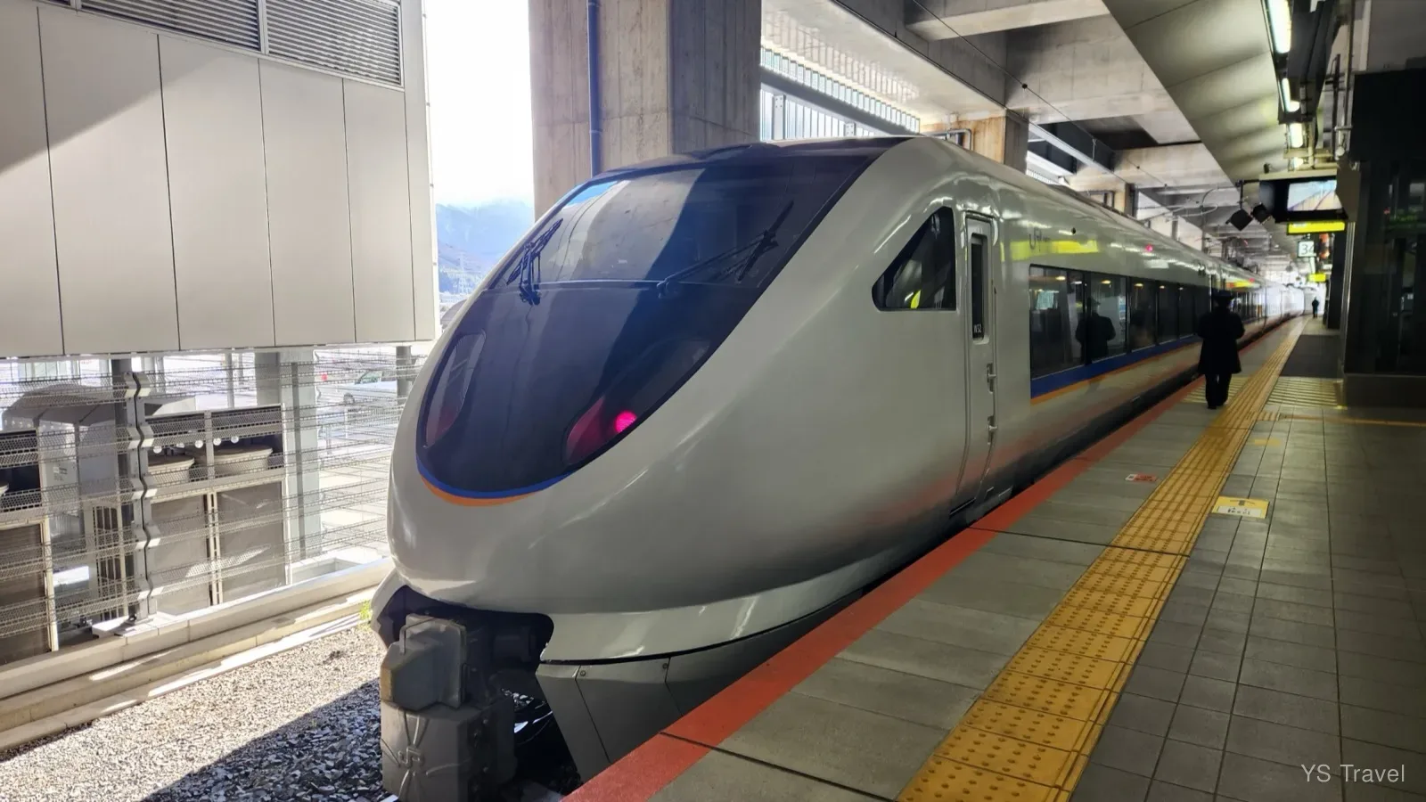 踏上白鷺號前往彥根(記得要在米原站轉乘)
