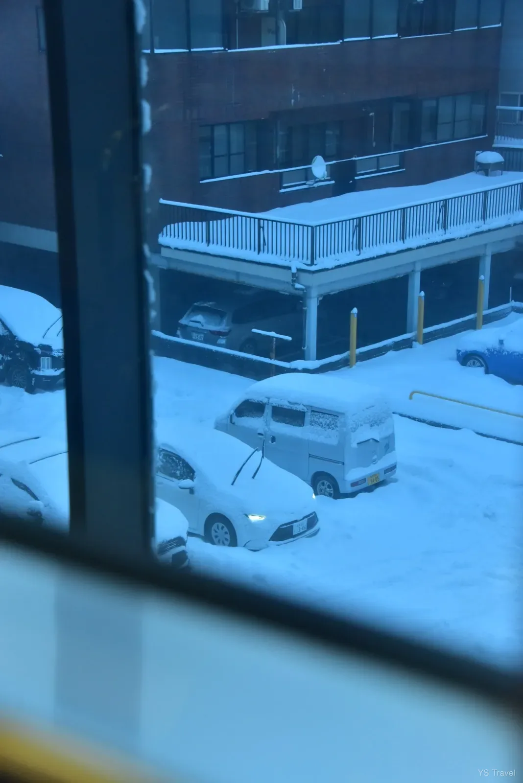 一早起來從車站看都是白雪一片