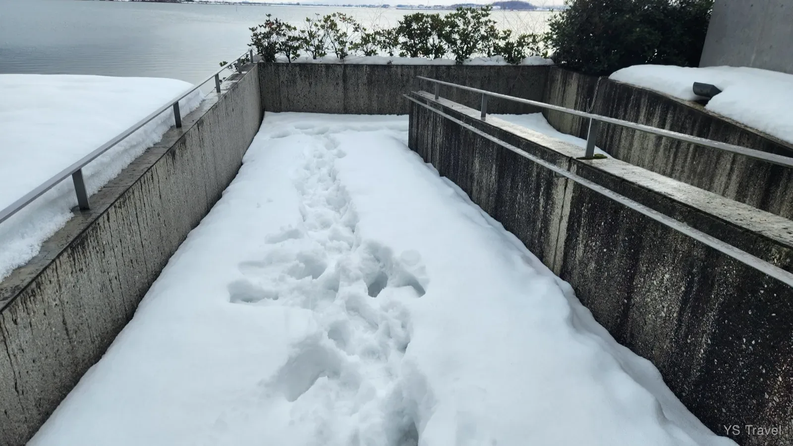 沿途走上來鞋子都差點進雪
