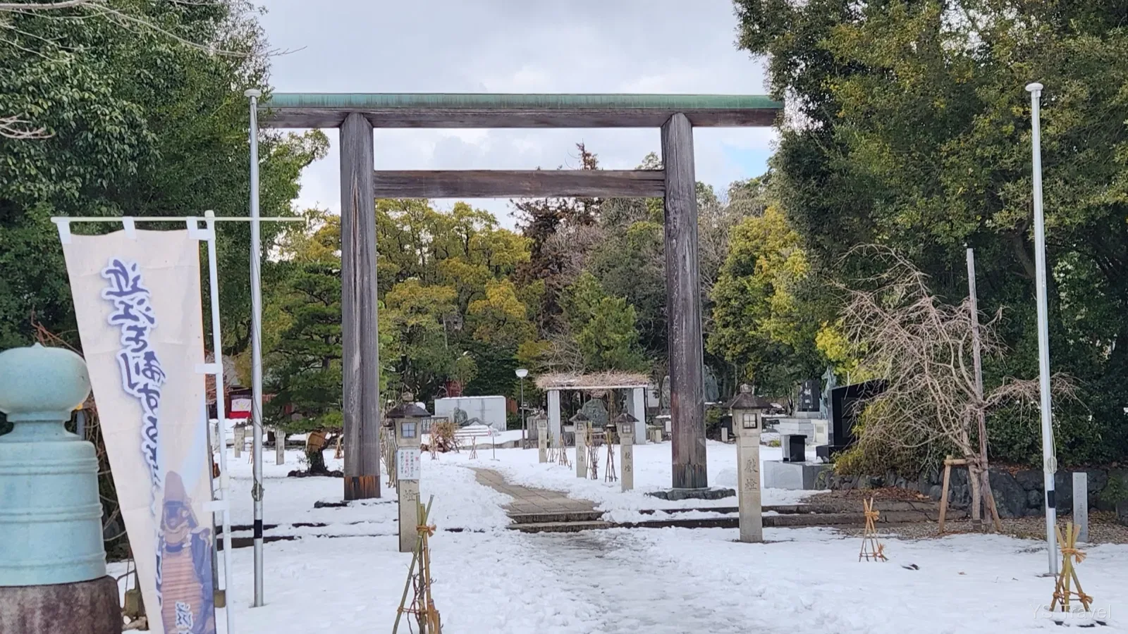 城堡的山丘下便是滋賀縣的護國神社