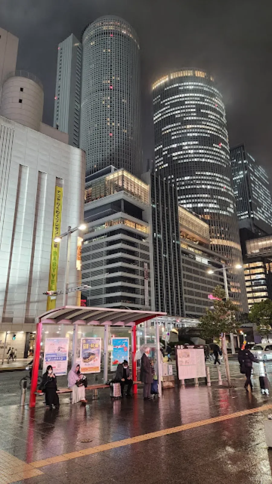 尚在平地仰望雙塔