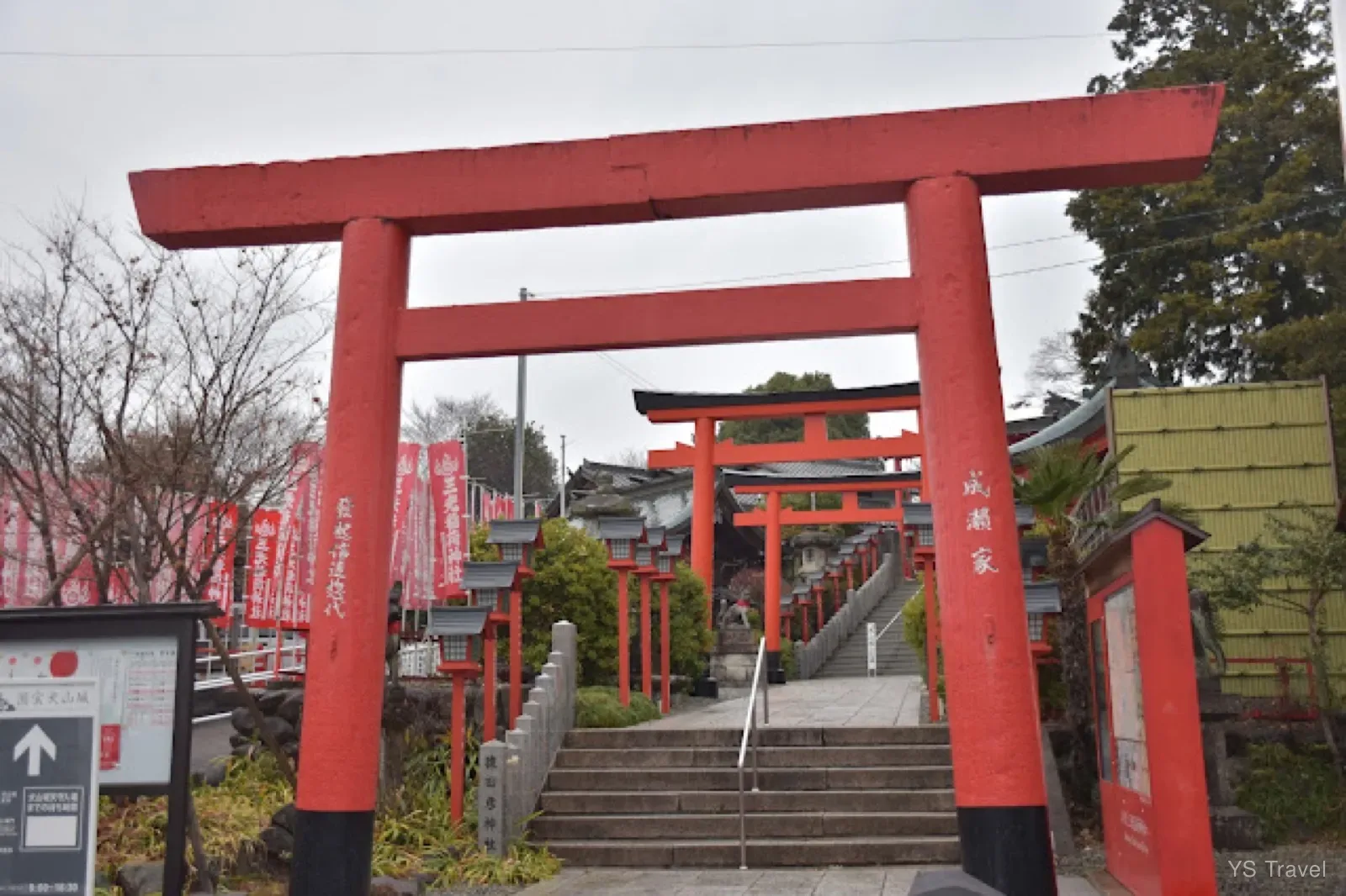 三光稻荷神社入口的大鳥居