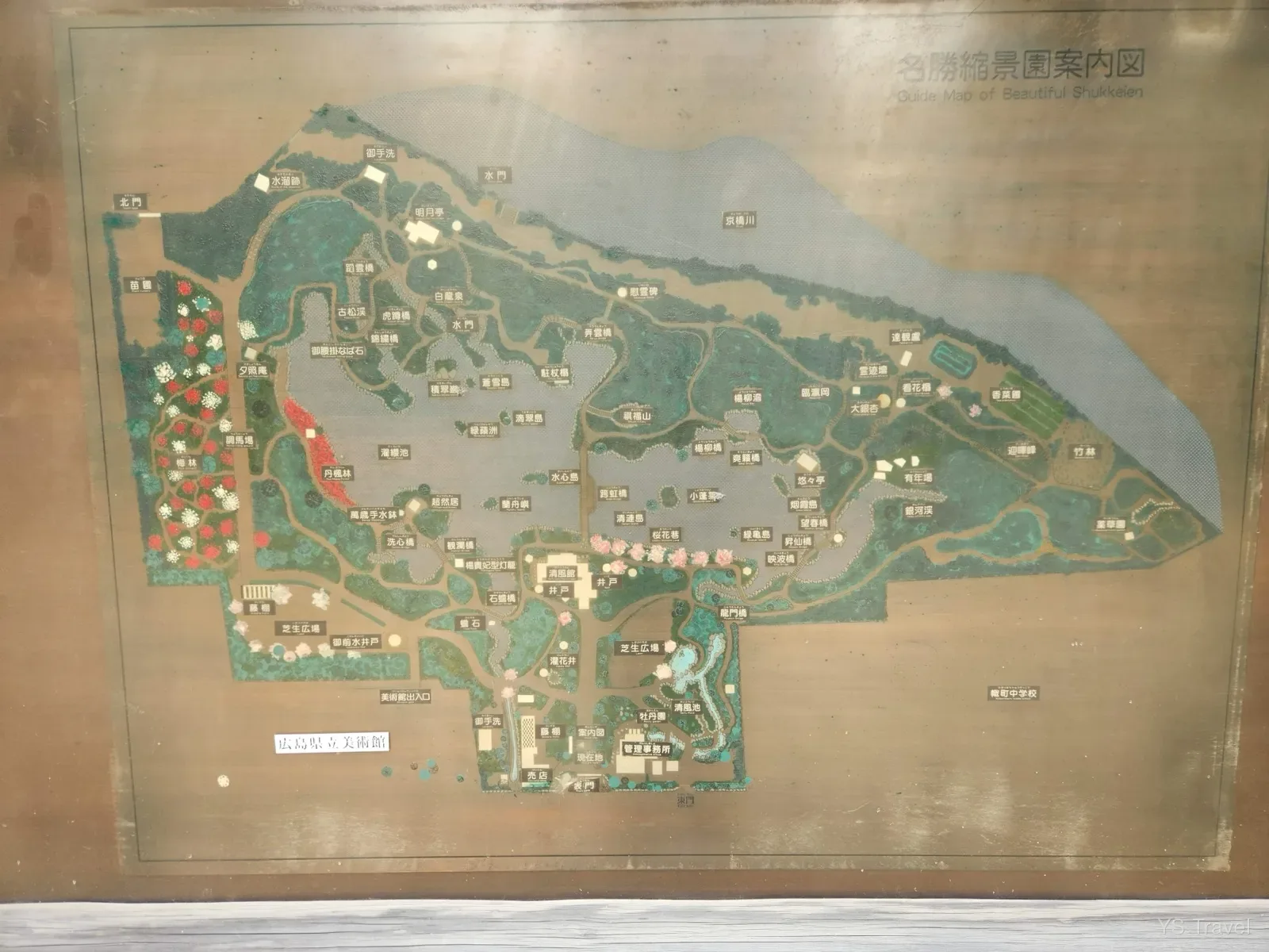 實際面積不大，但精巧的設計很適合在園中各角落拍照